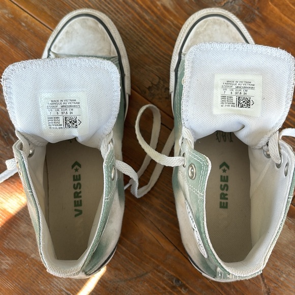 Converse Chuck Taylor’s lace ups women’s size 7 - Picture 4 of 7